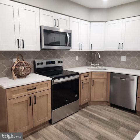 16 PICKWICK PL, Sewell, NJ 08080