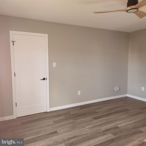 16 PICKWICK PL, Sewell, NJ 08080