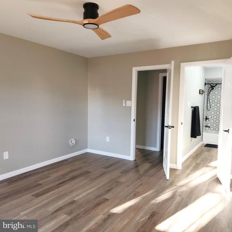 16 PICKWICK PL, Sewell, NJ 08080