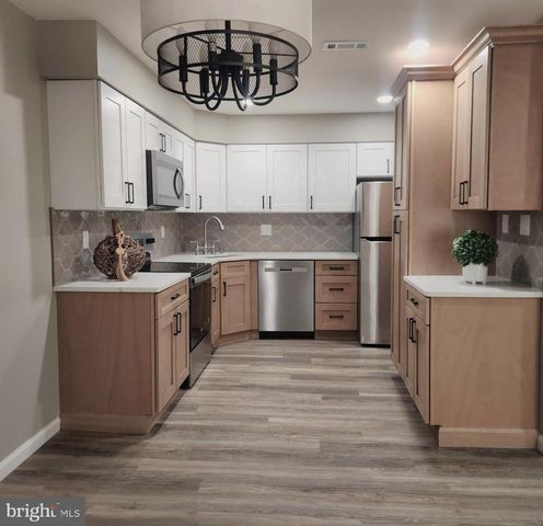 16 PICKWICK PL, Sewell, NJ 08080