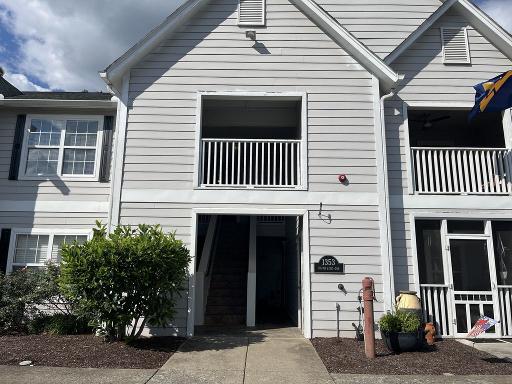 1353 Highway 12 S Unit 102, Ashland City, TN 37015