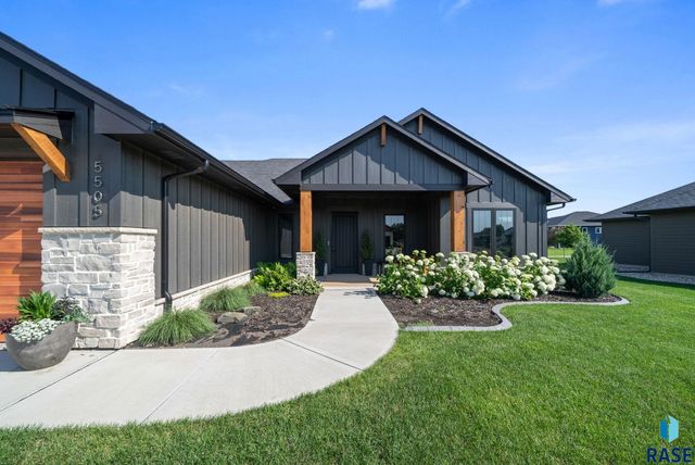 5505 E Canter Ridge Cir Circle, Sioux Falls, SD 57110