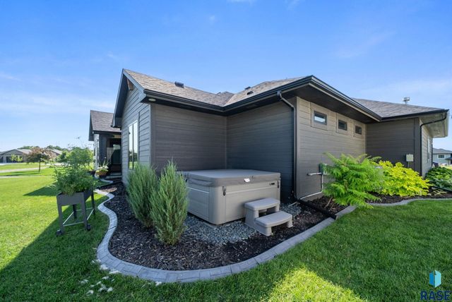 5505 E Canter Ridge Cir Circle, Sioux Falls, SD 57110