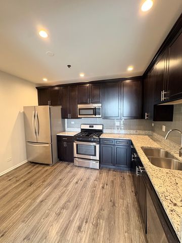 625 Deerfield Road 408, Deerfield, IL 60015