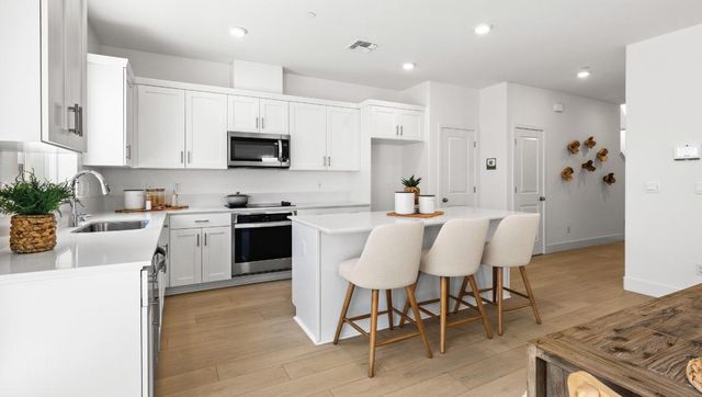 4332 Frontier Way, Modesto, CA 95356