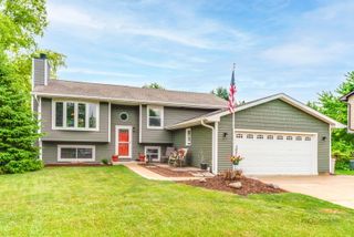 829 Colony Court, Lindenhurst, IL 60046