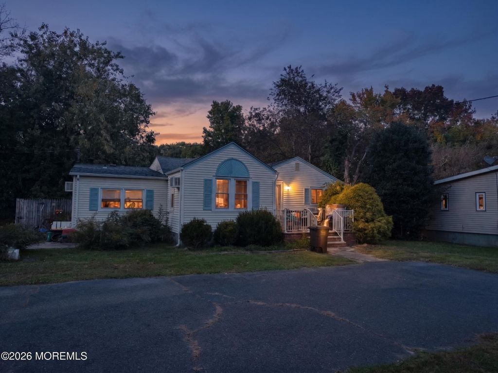 207 Lloyd Road, Aberdeen, NJ 07747
