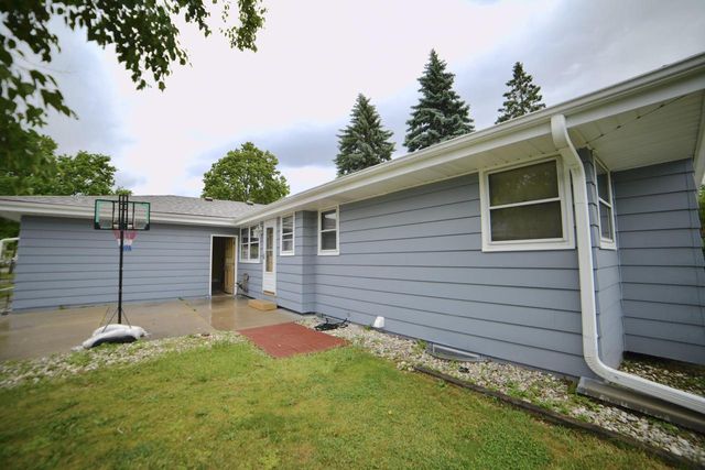 3113 W Ramsey AVENUE, Greenfield, WI 53221