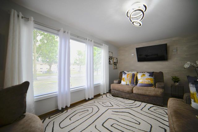 3113 W Ramsey AVENUE, Greenfield, WI 53221