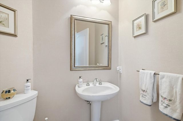 202 Rosemont Dr, North Andover, MA 01845