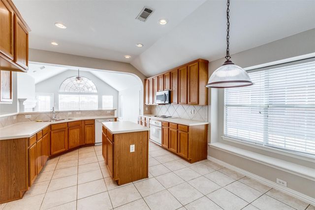 2771 Waterway Drive, Grand Prairie, TX 75054