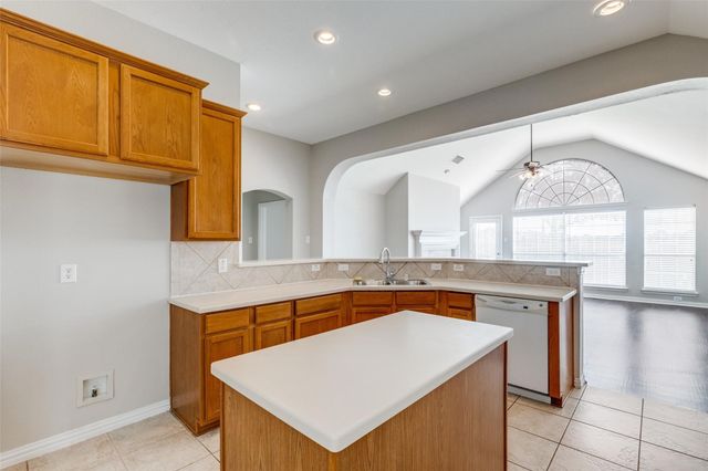 2771 Waterway Drive, Grand Prairie, TX 75054