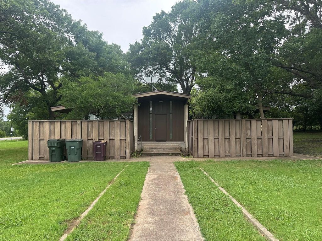 4723 N Loy Lake Road, Sherman, TX 75092