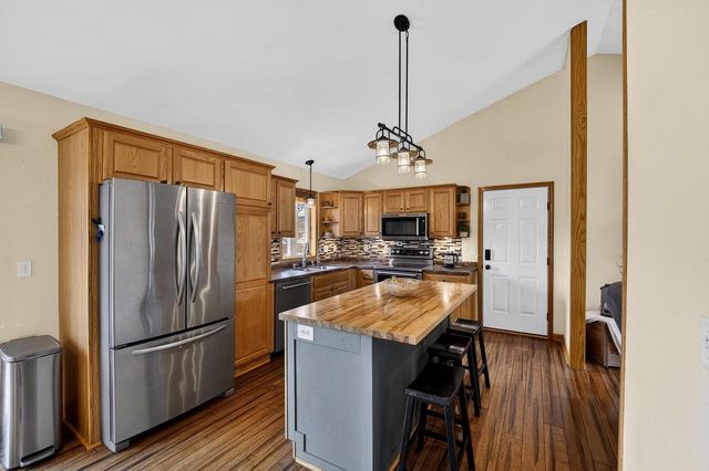 126 Albert Circle, Belleville, WI 53508