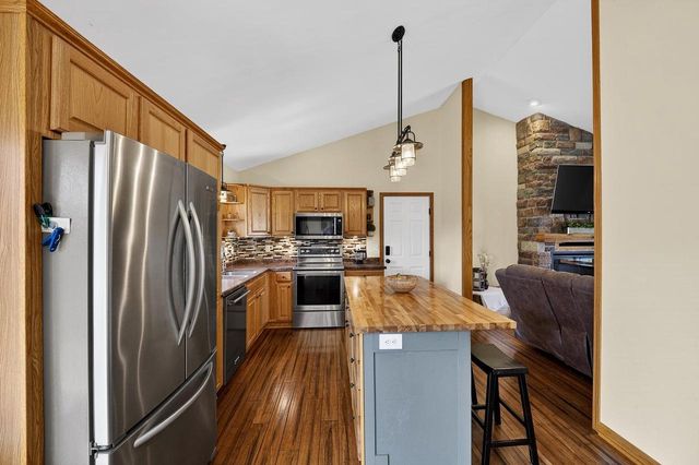 126 Albert Circle, Belleville, WI 53508