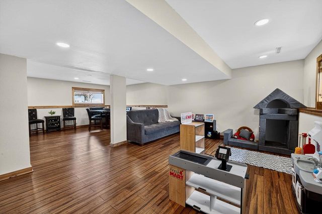 126 Albert Circle, Belleville, WI 53508