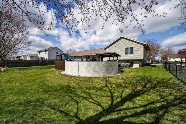 126 Albert Circle, Belleville, WI 53508