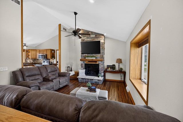 126 Albert Circle, Belleville, WI 53508