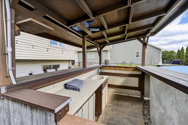126 Albert Circle, Belleville, WI 53508