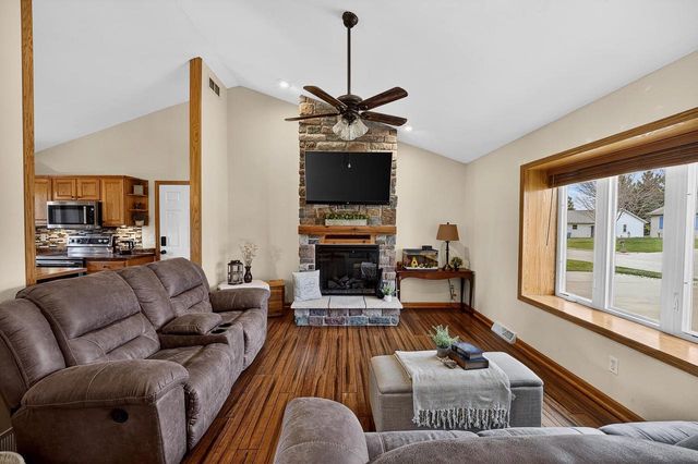 126 Albert Circle, Belleville, WI 53508