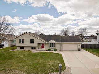 126 Albert Circle, Belleville, WI 53508