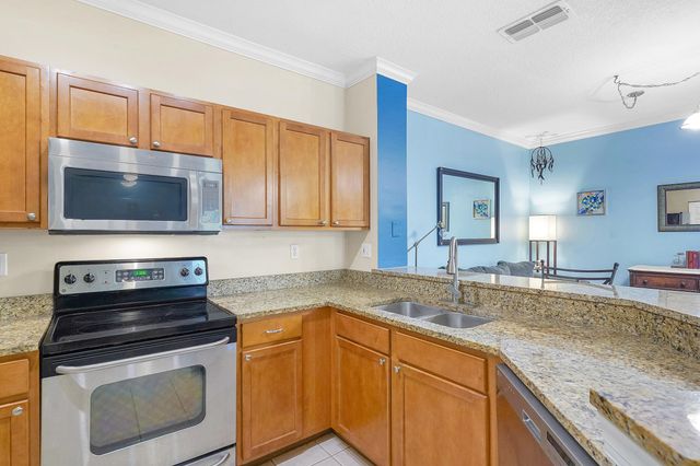 615 Fairway Dr 202, St Augustine, FL 32084