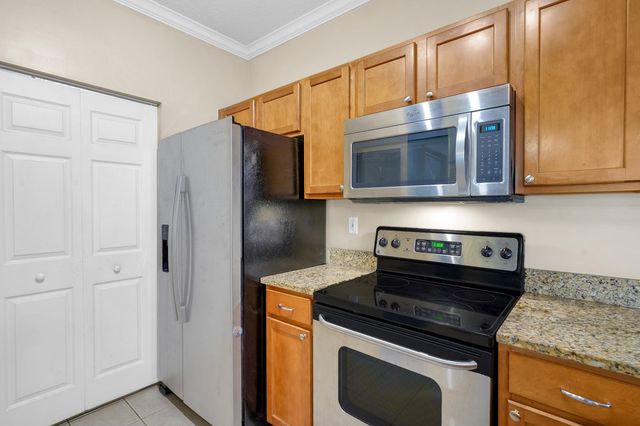 615 Fairway Dr 202, St Augustine, FL 32084