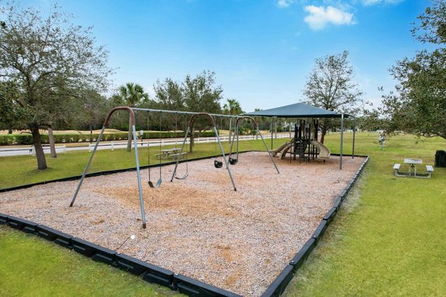 615 Fairway Dr 202, St Augustine, FL 32084