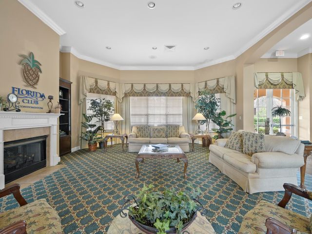 615 Fairway Dr 202, St Augustine, FL 32084