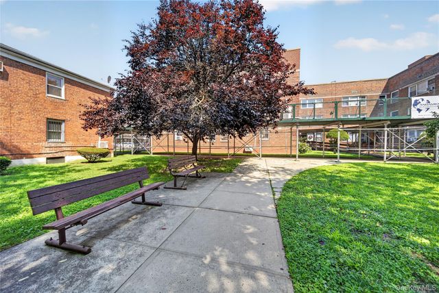 138-25 68th Drive 3D, Kew Garden Hills, NY 11367