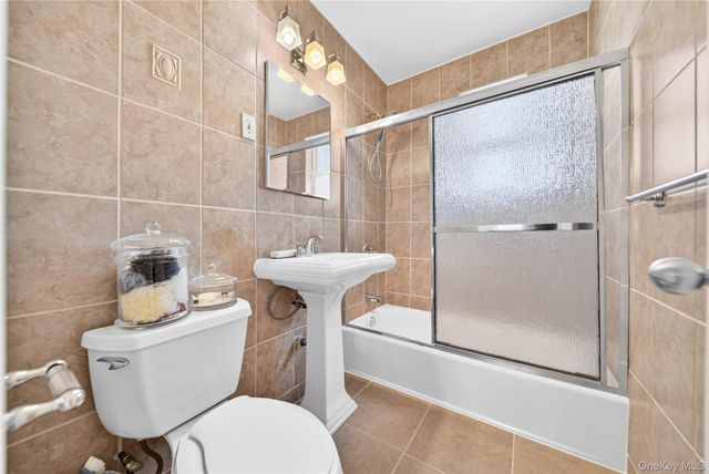 138-25 68th Drive 3D, Kew Garden Hills, NY 11367