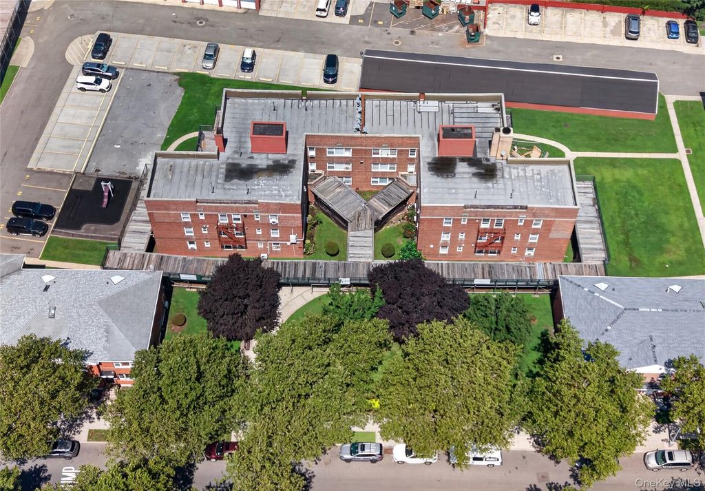 138-25 68th Drive 3D, Kew Garden Hills, NY 11367
