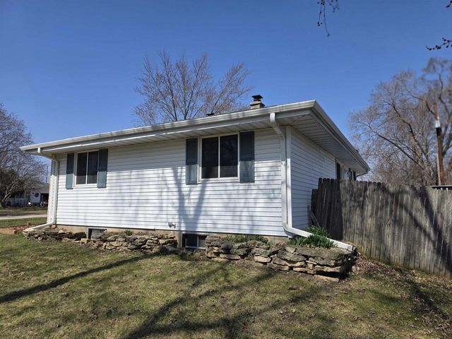 1841 S Walnut Street, Janesville, WI 53546