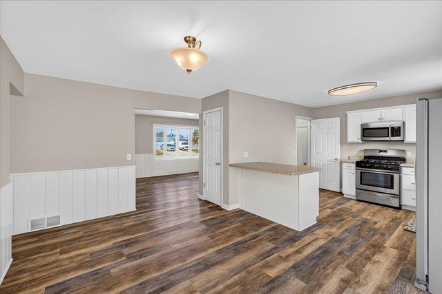 1841 S Walnut Street, Janesville, WI 53546