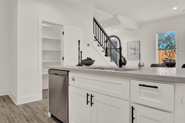 6635 Tc Jester Blvd Boulevard A, Houston, TX 77007