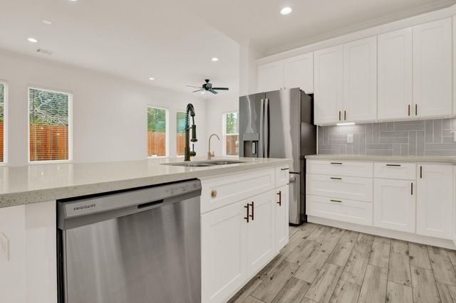 6635 Tc Jester Blvd Boulevard A, Houston, TX 77007