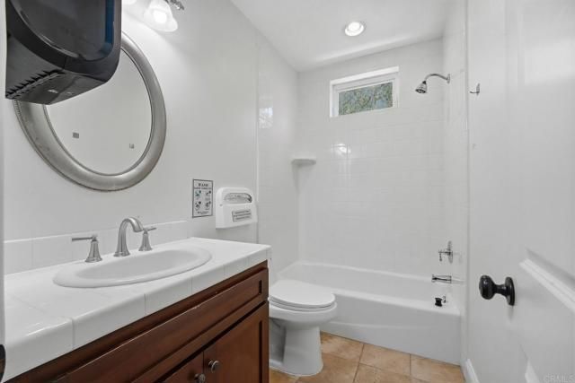 2556 La Costa Avenue, Carlsbad, CA 92009