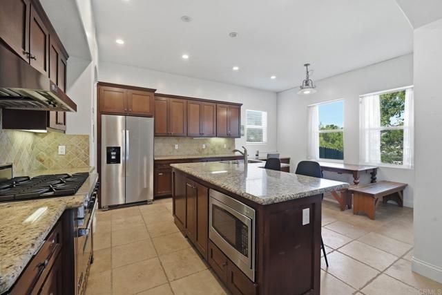 2556 La Costa Avenue, Carlsbad, CA 92009