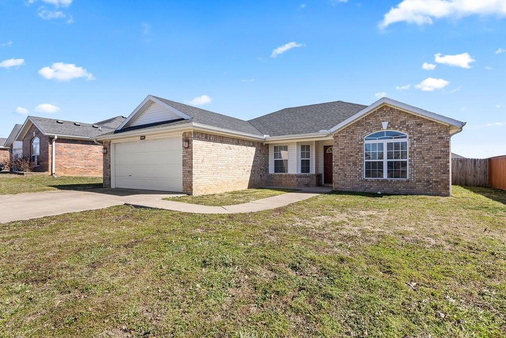 420 Brookfield Drive, Centerton, AR 72719