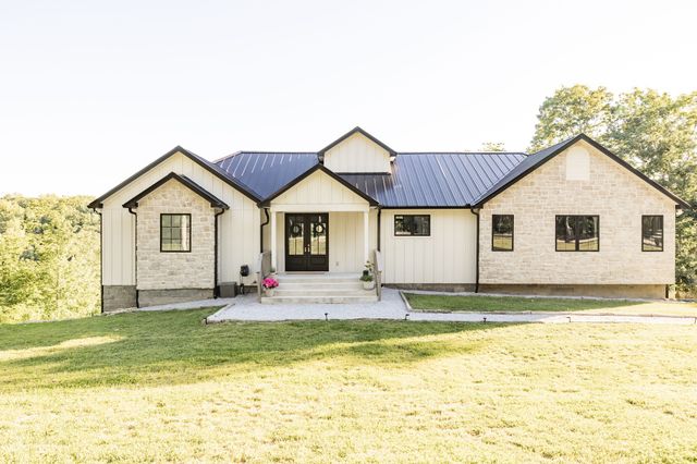 1058 Paiute Trl, Pegram, TN 37143