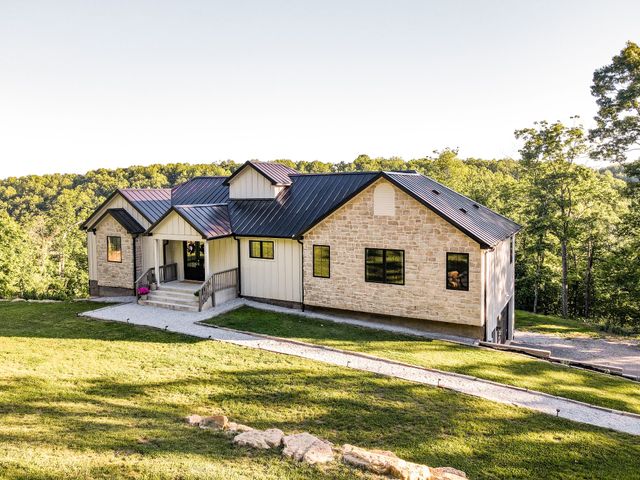 1058 Paiute Trl, Pegram, TN 37143