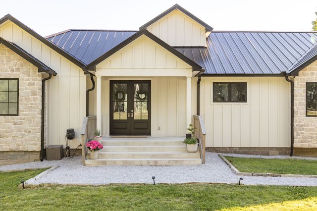 1058 Paiute Trl, Pegram, TN 37143