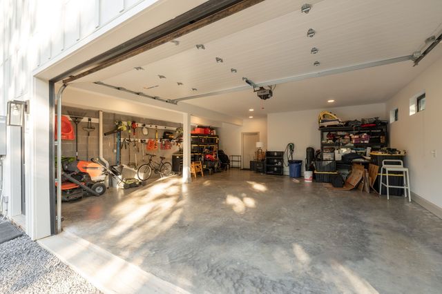 1058 Paiute Trl, Pegram, TN 37143