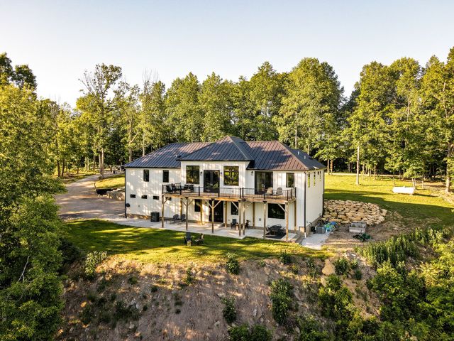 1058 Paiute Trl, Pegram, TN 37143