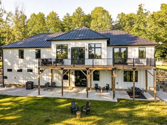 1058 Paiute Trl, Pegram, TN 37143