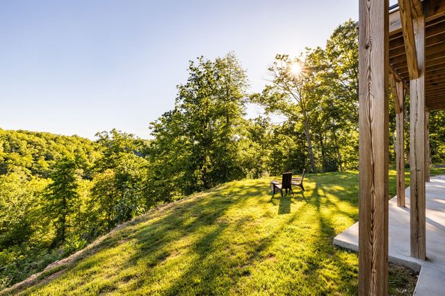 1058 Paiute Trl, Pegram, TN 37143