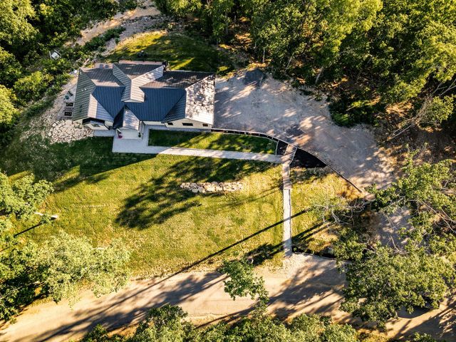 1058 Paiute Trl, Pegram, TN 37143