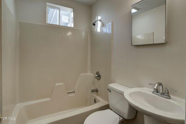 2012 Meadowview Parkway, Kingsport, TN 37660