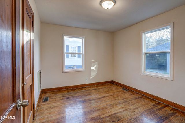 2012 Meadowview Parkway, Kingsport, TN 37660