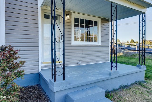 2012 Meadowview Parkway, Kingsport, TN 37660